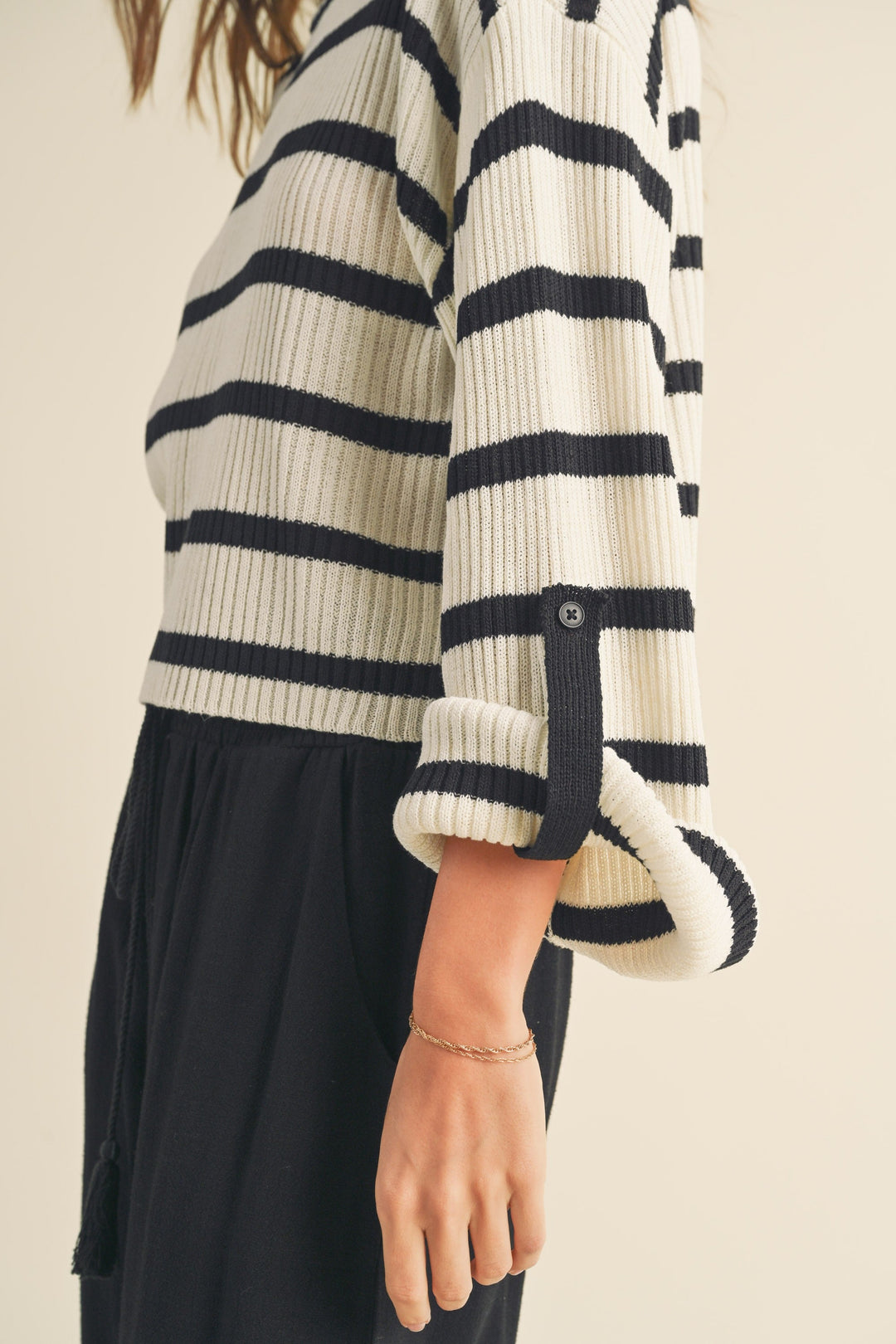 STRIPED PATTERN ROLL UP SLEEVE DETAIL KNITTED TOP